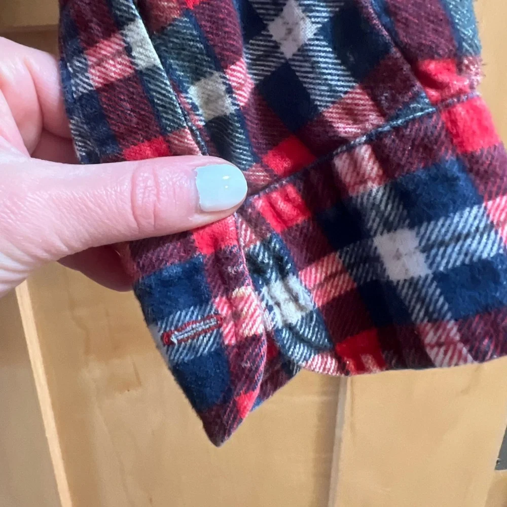 Button up flannel - Picture 4 of 4